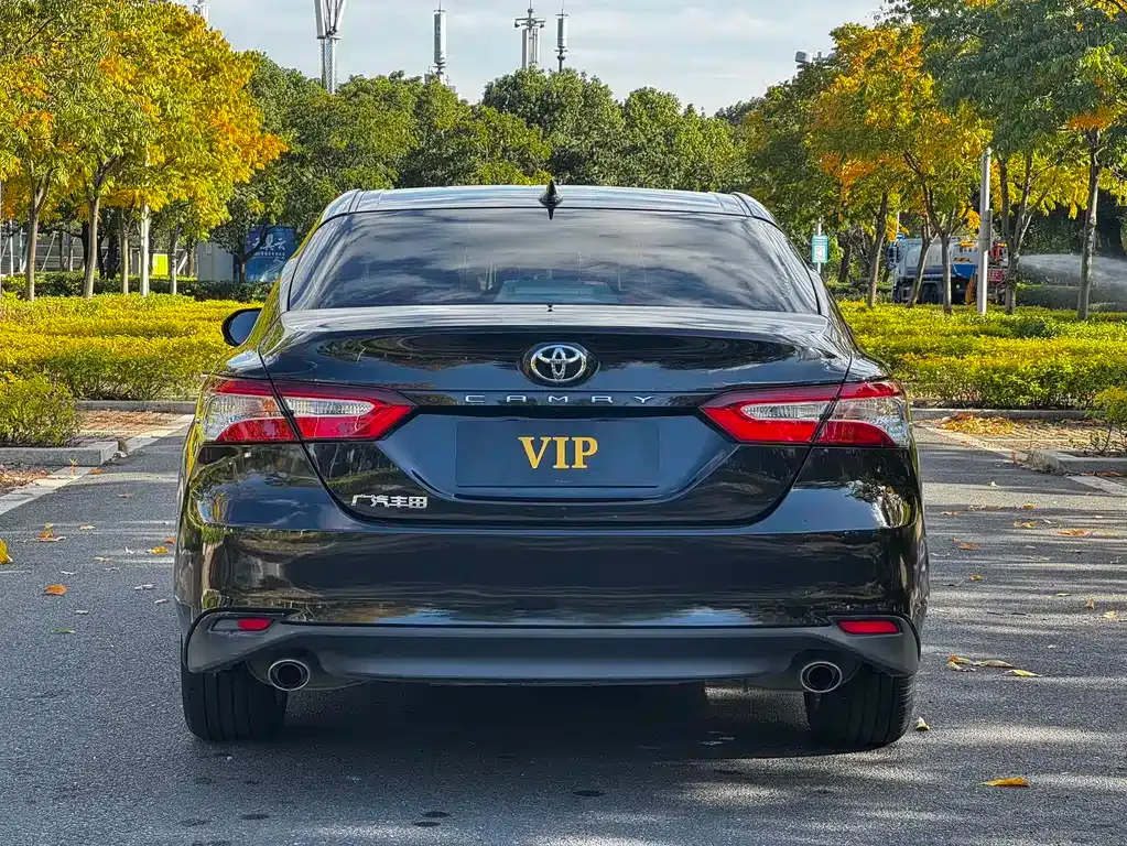Toyota Camry — фото 5