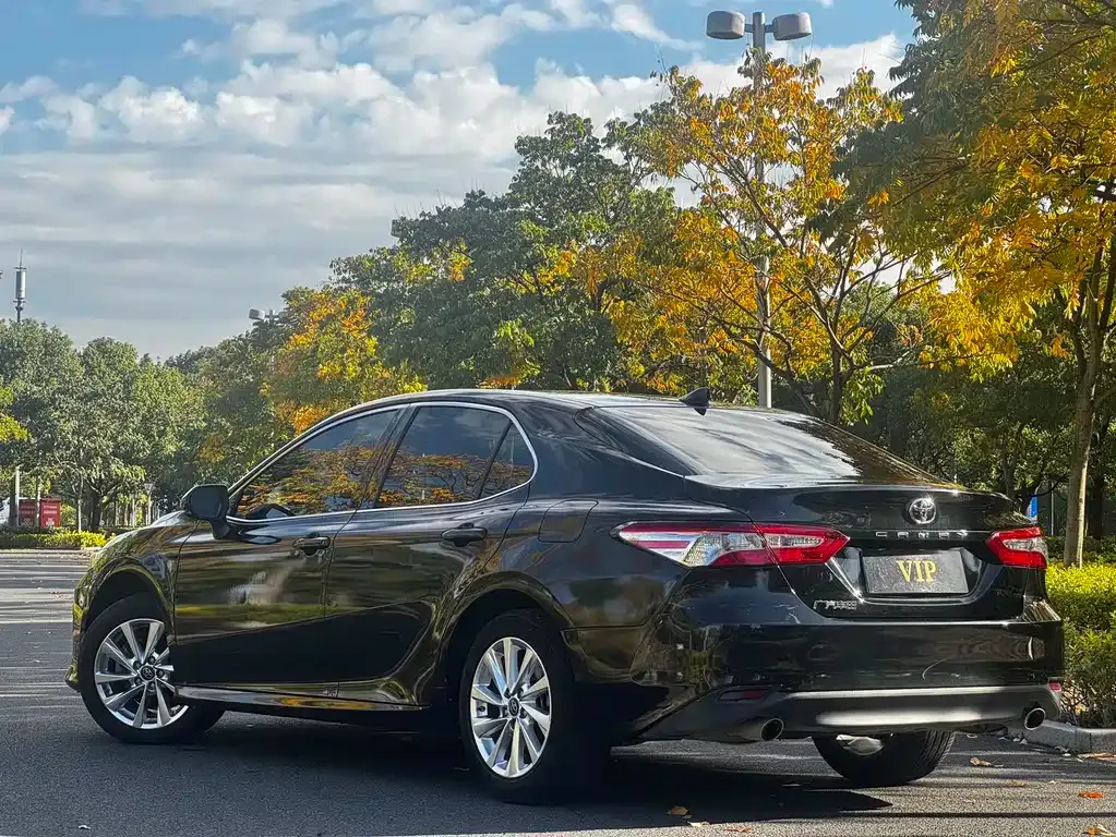 Toyota Camry — фото 6