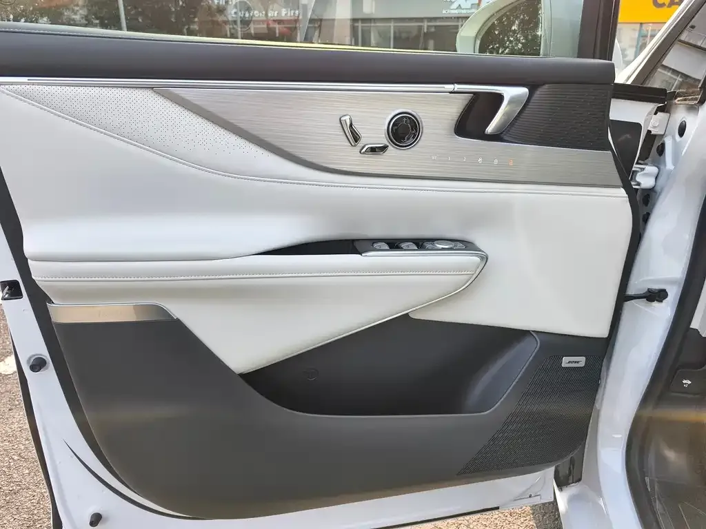 Buick GL8 Hybrid — фото 4
