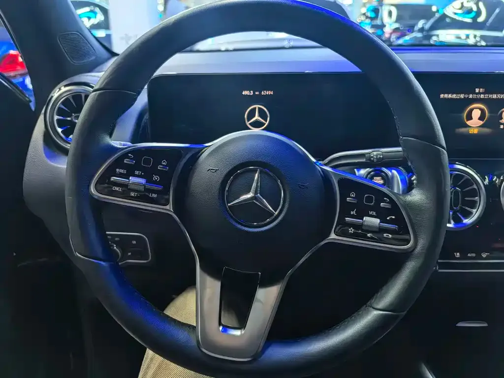 Mercedes-Benz GLB — фото 10