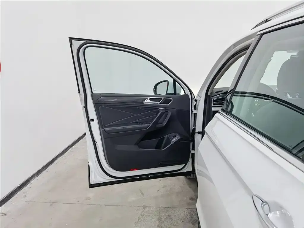 Volkswagen Tiguan L 2023 из CN, фото 9
