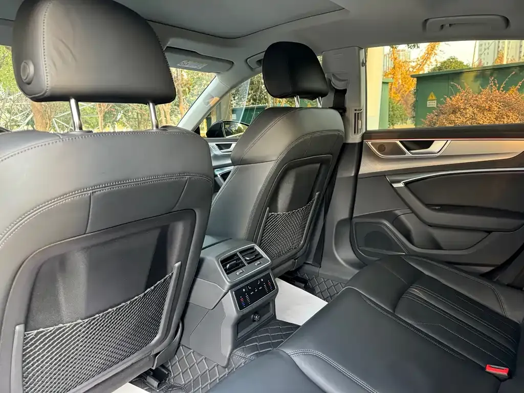 Audi A7 2023 из CN, фото 8