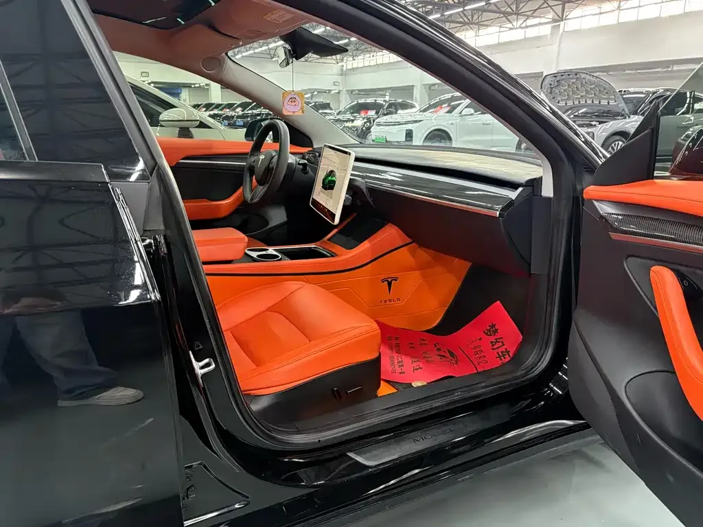 Tesla Model 3 — фото 10