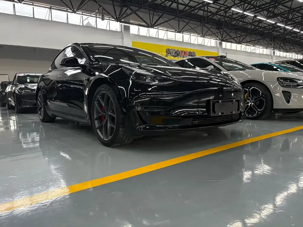 Tesla Model 3 — фото 3