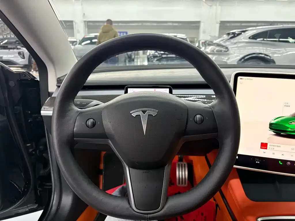 Tesla Model 3 — фото 5