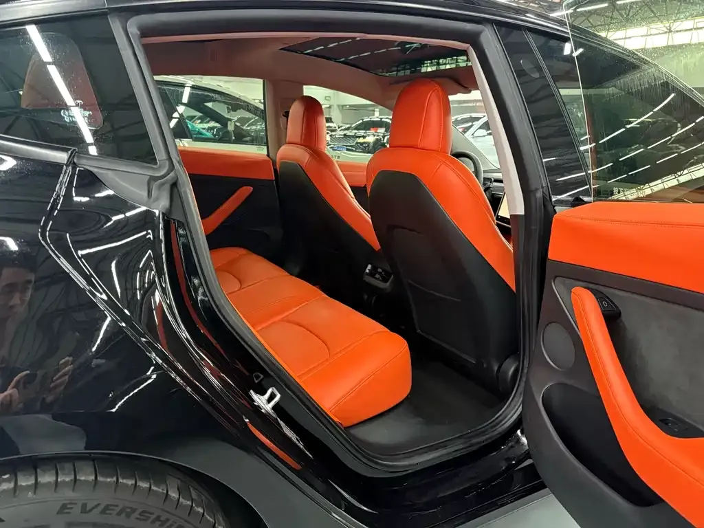 Tesla Model 3 — фото 9