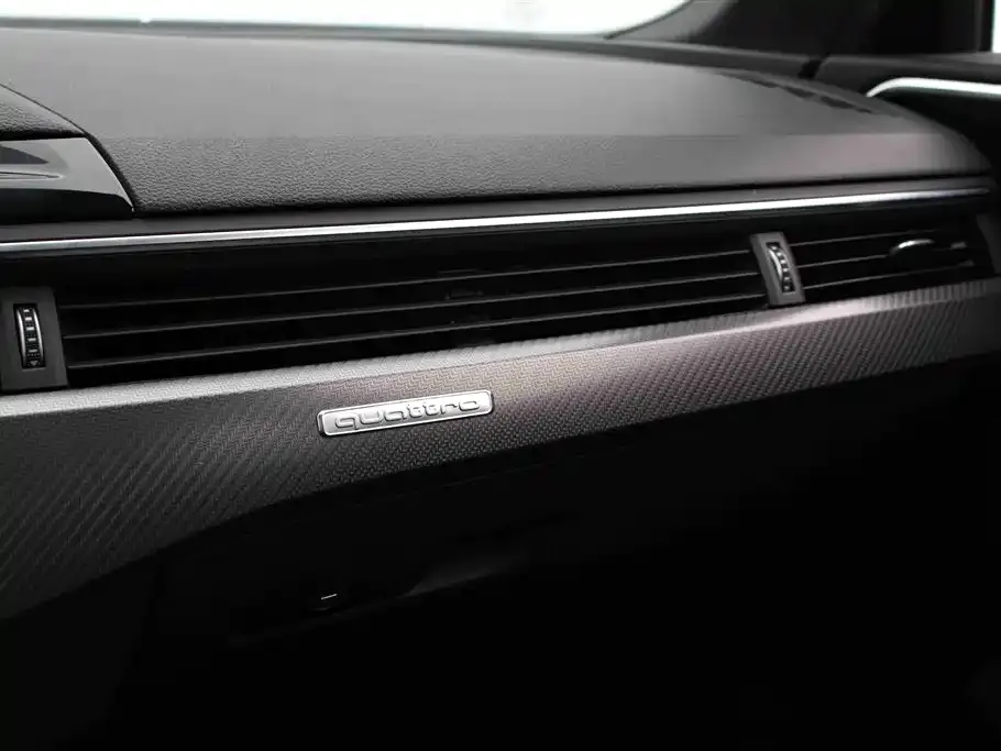 Audi A4L 2022 из CN, фото 10