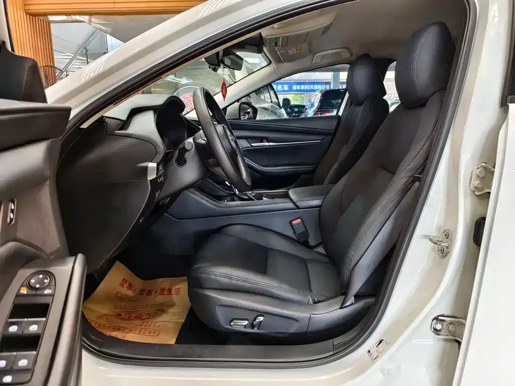 Mazda 3 Axela 2023 из CN, фото 2