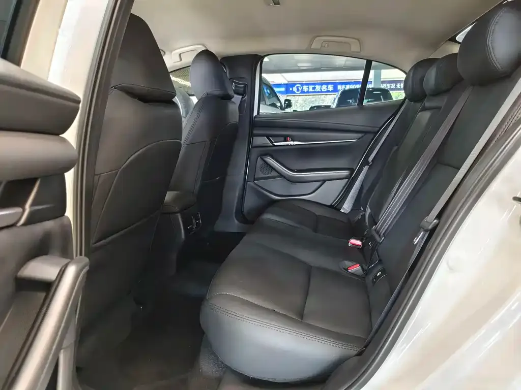 Mazda 3 Axela 2023 из CN, фото 8