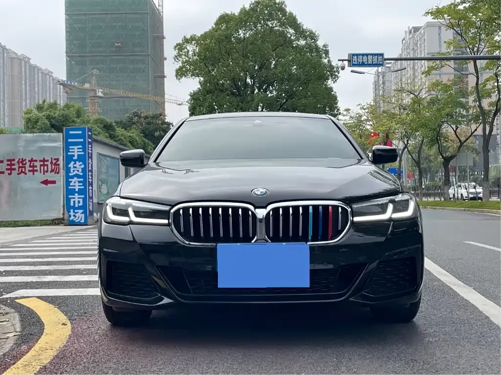 BMW 5 Series — фото 9