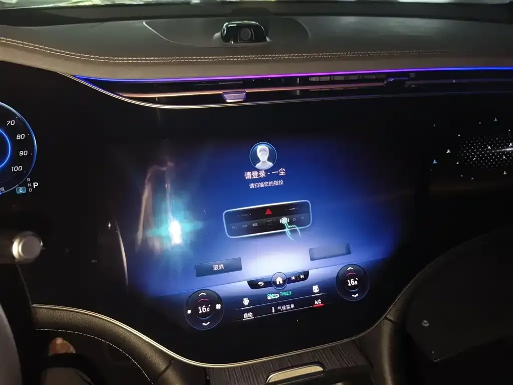 Mercedes-Benz EQS SUV — фото 9