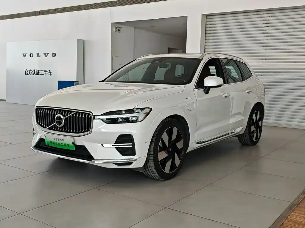 Volvo XC60 PHEV — фото 1