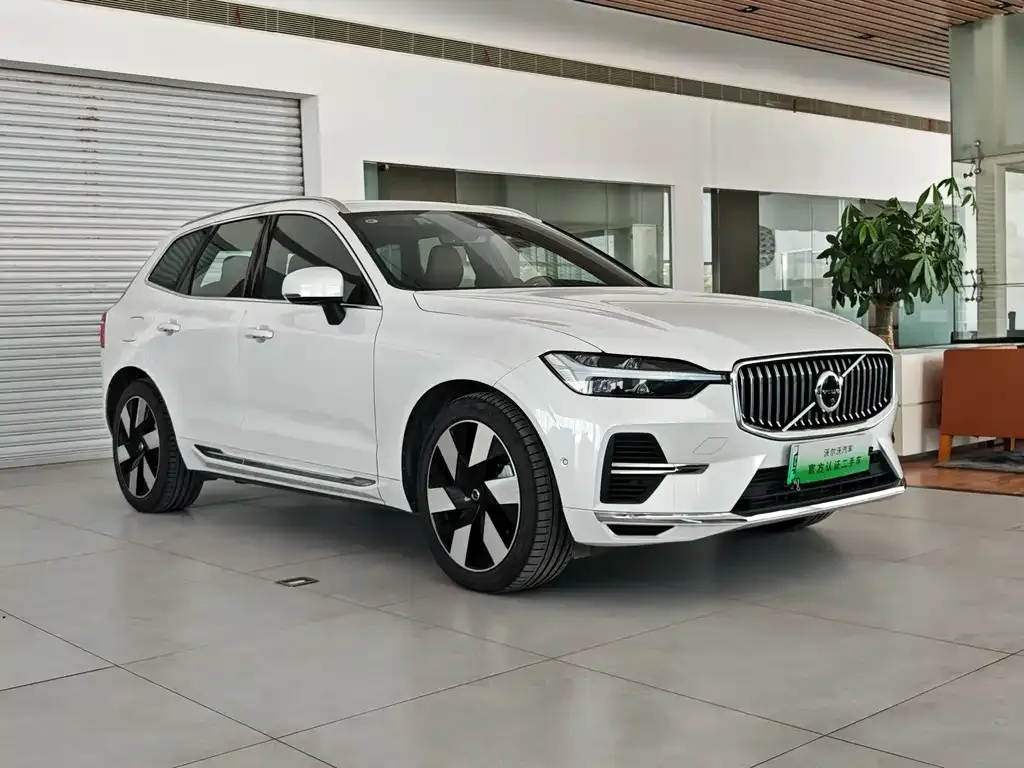 Volvo XC60 PHEV — фото 4