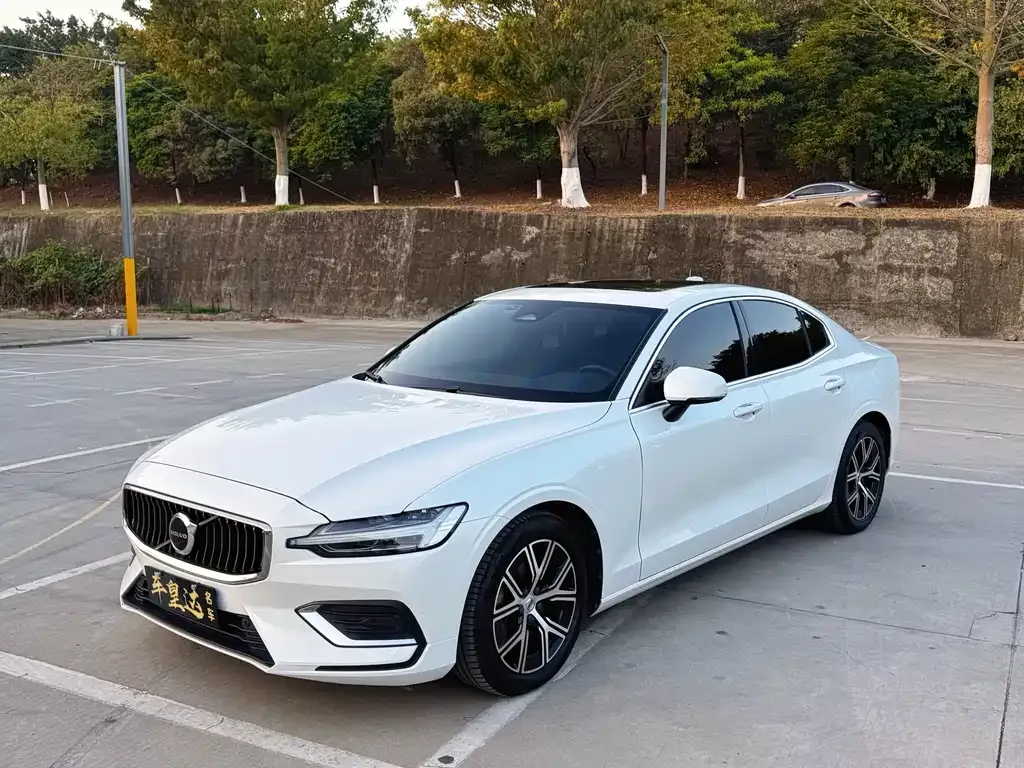 Volvo S60 2022 из CN, фото 1