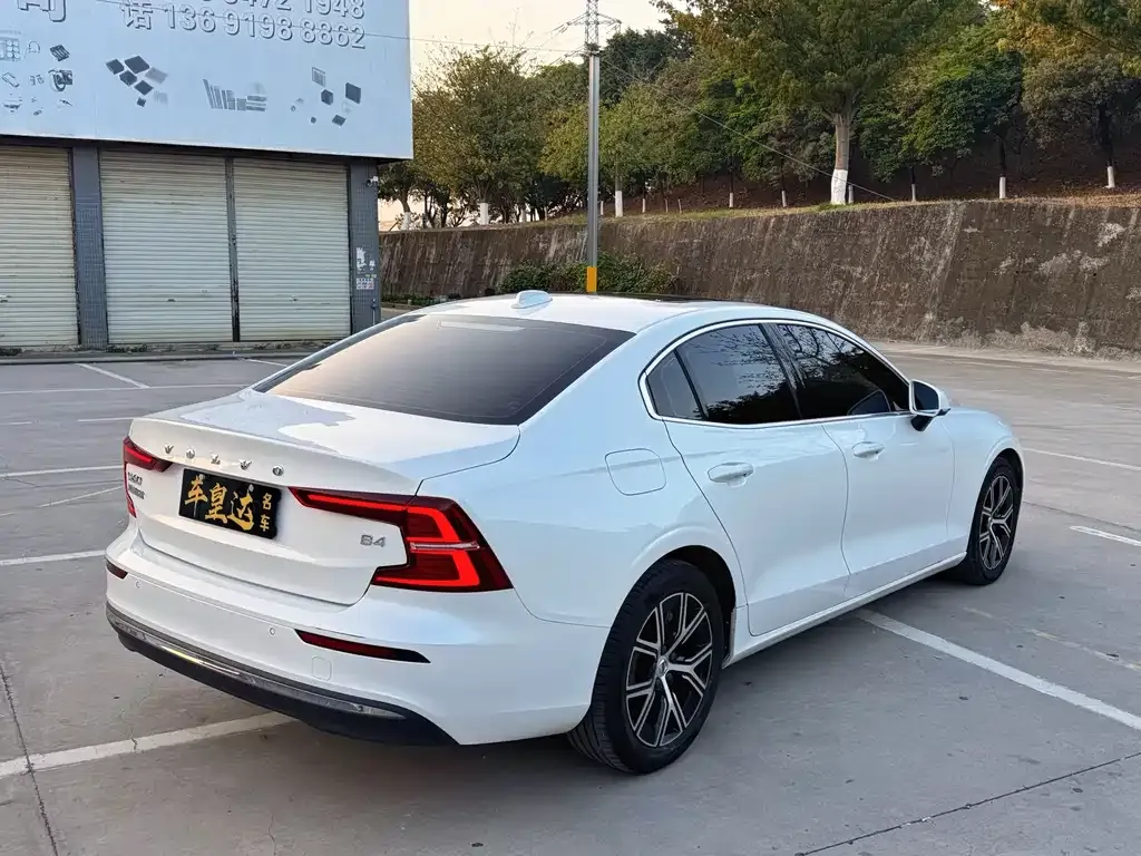 Volvo S60 2022 из CN, фото 4