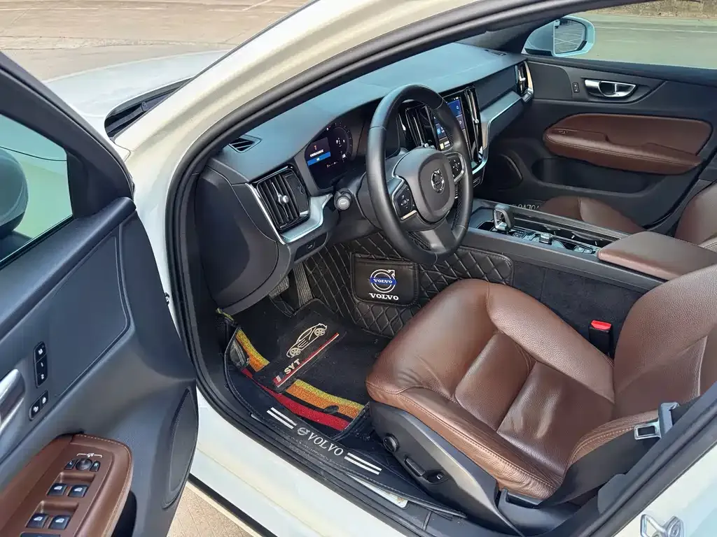 Volvo S60 2022 из CN, фото 5