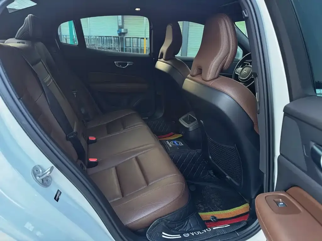 Volvo S60 2022 из CN, фото 2