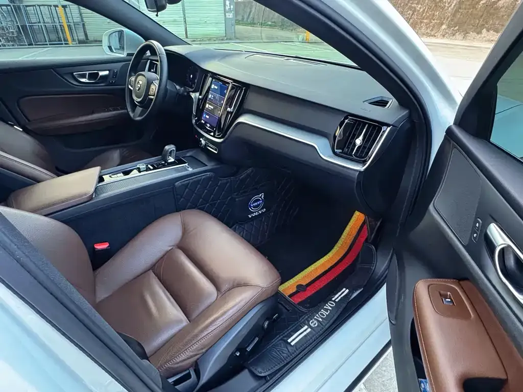 Volvo S60 2022 из CN, фото 7
