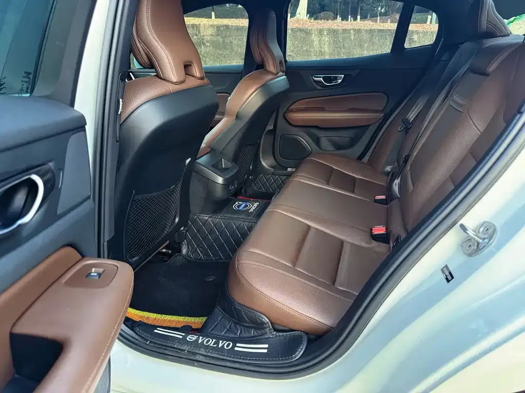 Volvo S60 2022 из CN, фото 8