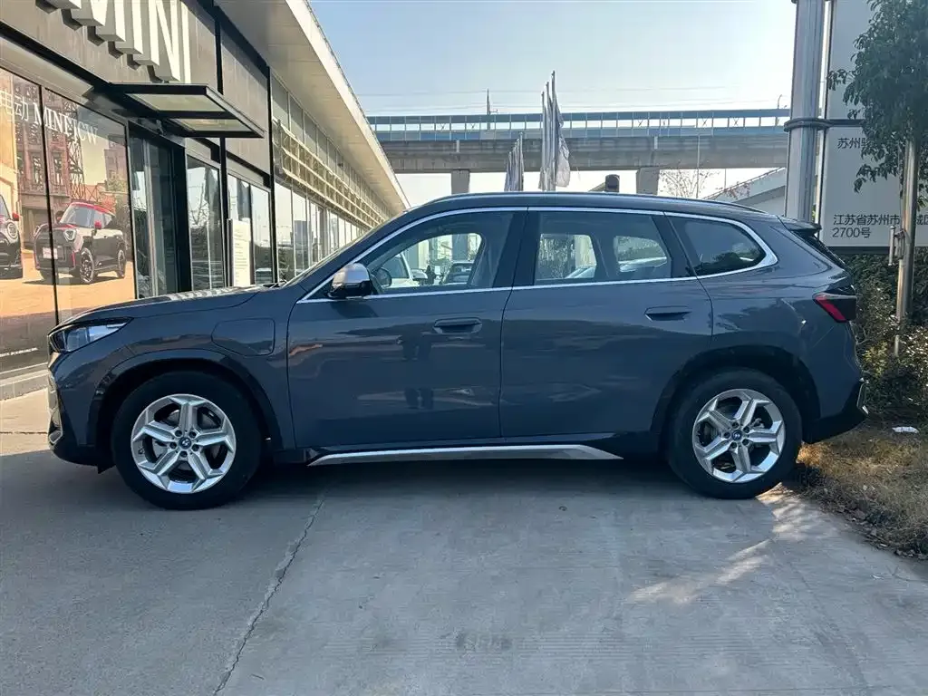 BMW iX1 2024 из CN, фото 4