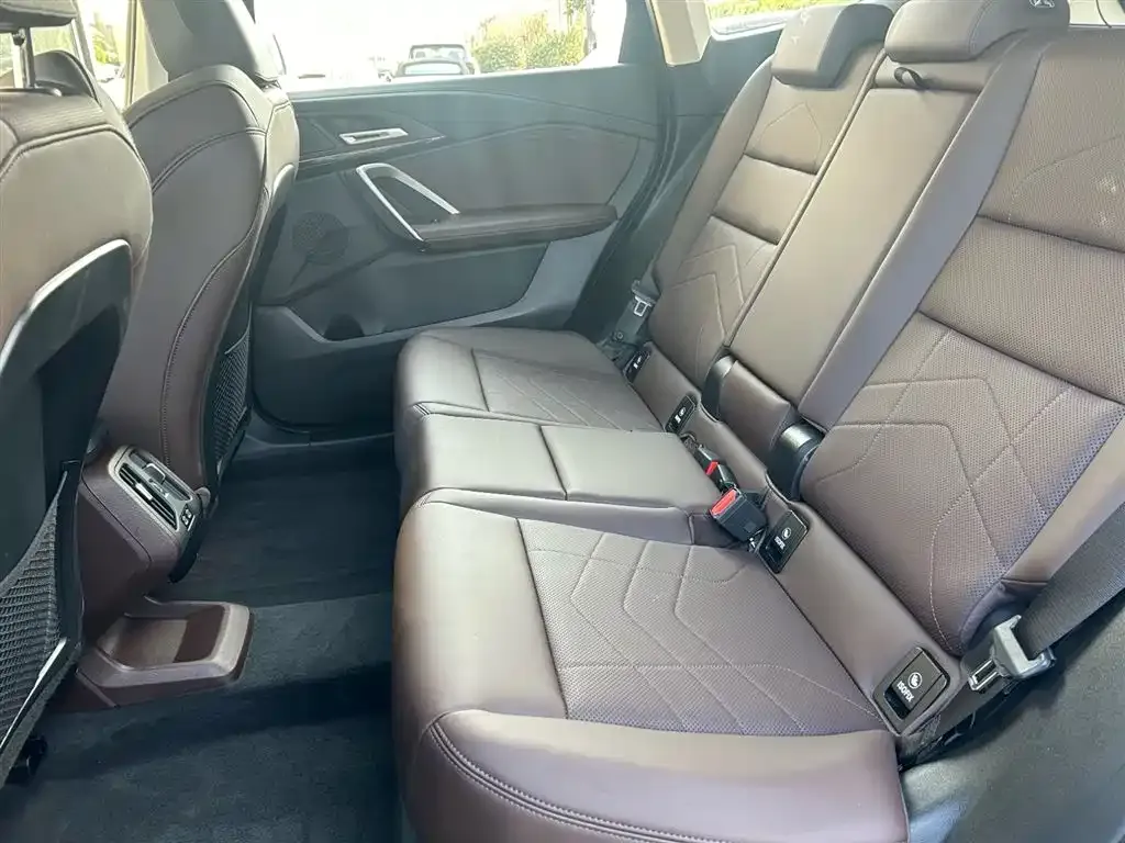 BMW iX1 2024 из CN, фото 3