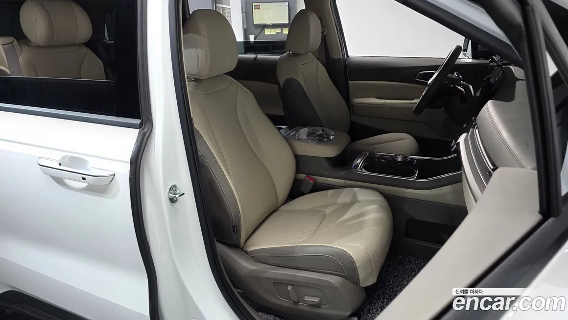 Kia Carnival — фото 10