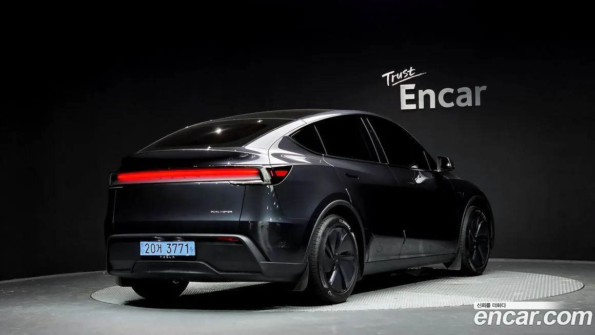 Tesla Model Y — фото 6