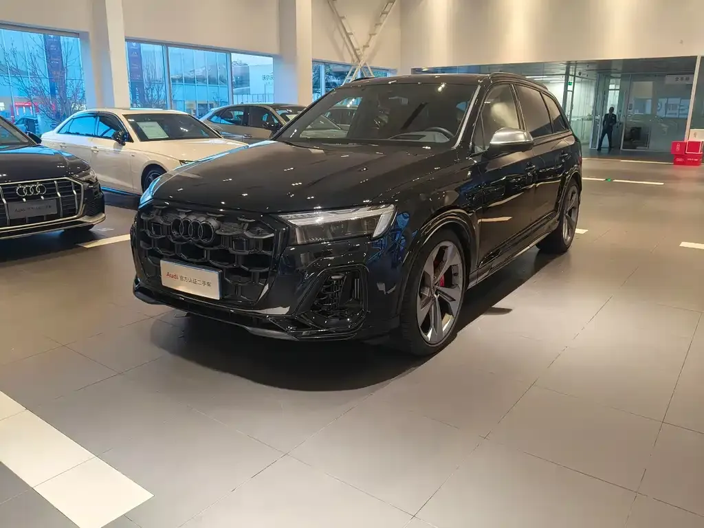 Audi SQ7 2025 из CN, фото 9