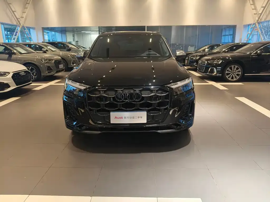 Audi SQ7 2025 из CN, фото 3