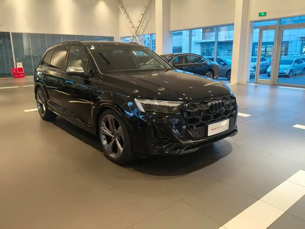 Audi SQ7 2025 из CN, фото 8