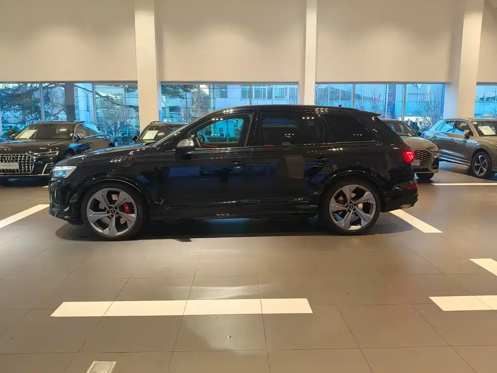 Audi SQ7 2025 из CN, фото 4