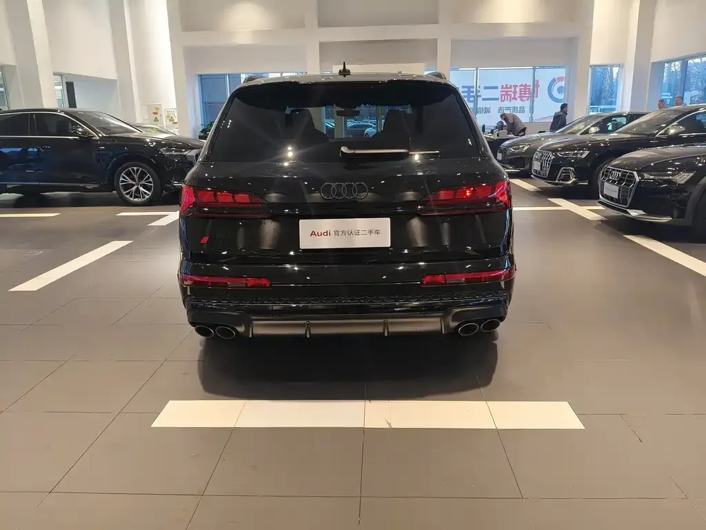 Audi SQ7 2025 из CN, фото 2