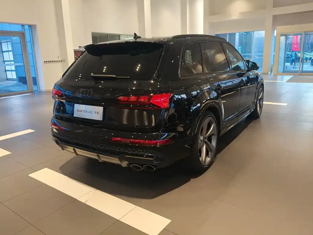 Audi SQ7 2025 из CN, фото 7