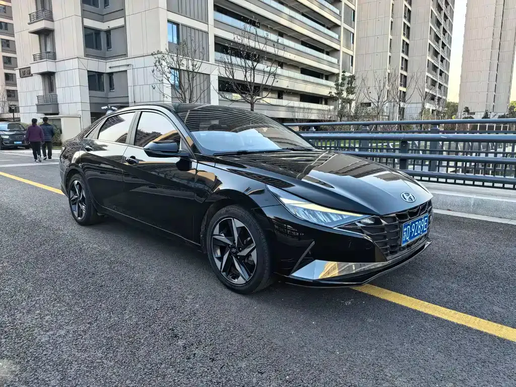 Hyundai Elantra — фото 3