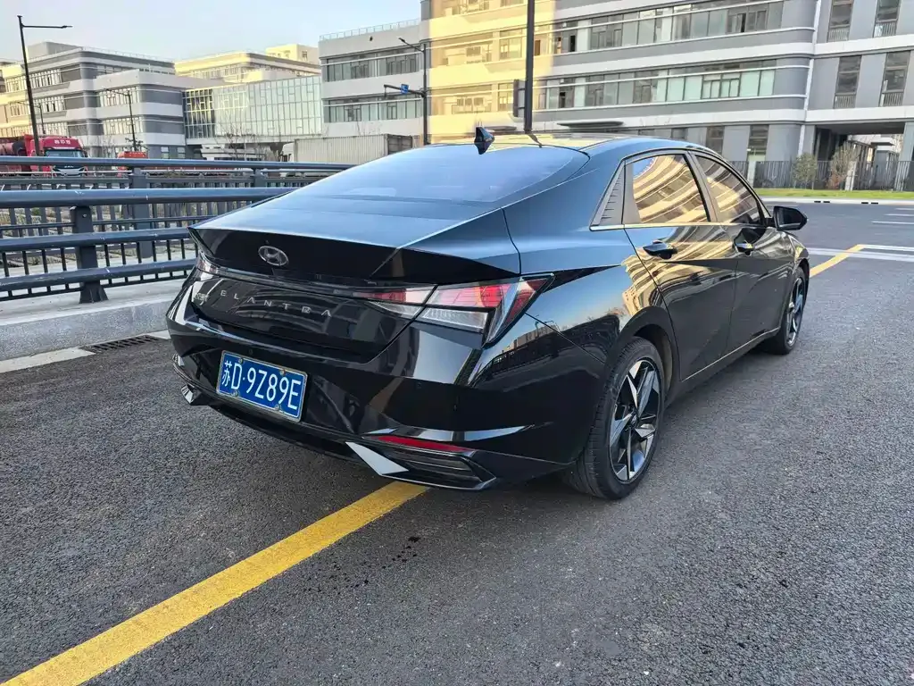 Hyundai Elantra — фото 4