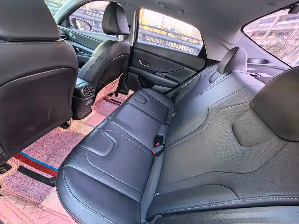 Hyundai Elantra — фото 9