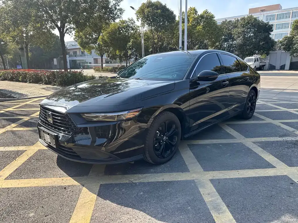 Honda Accord — фото 1
