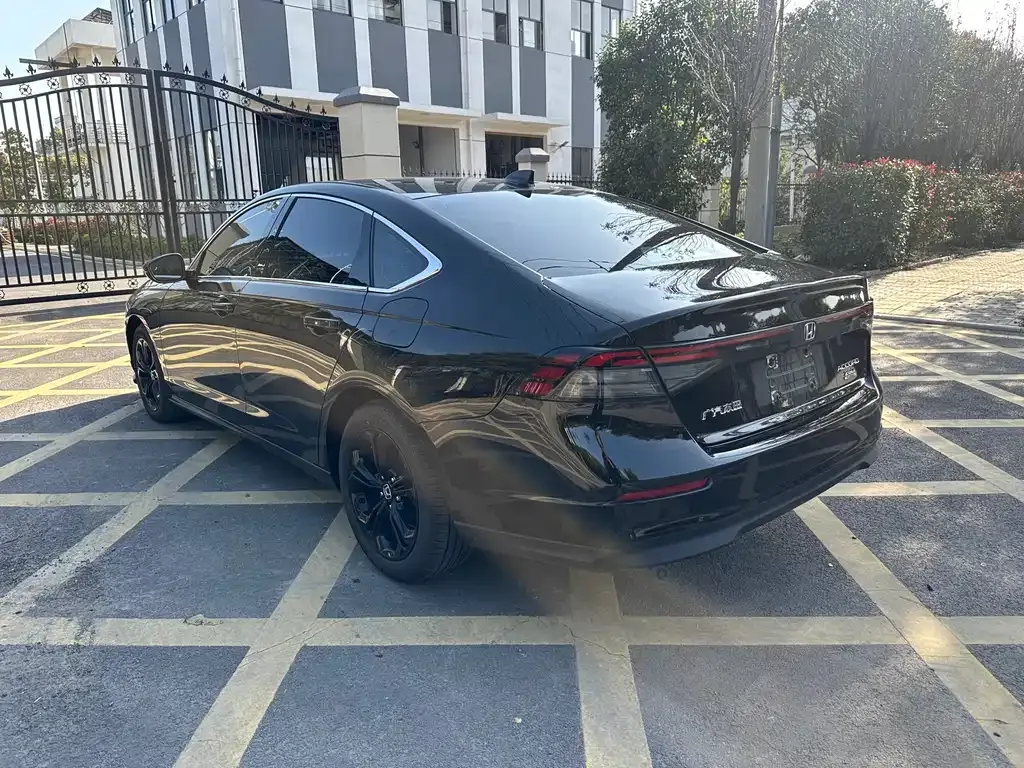 Honda Accord — фото 8