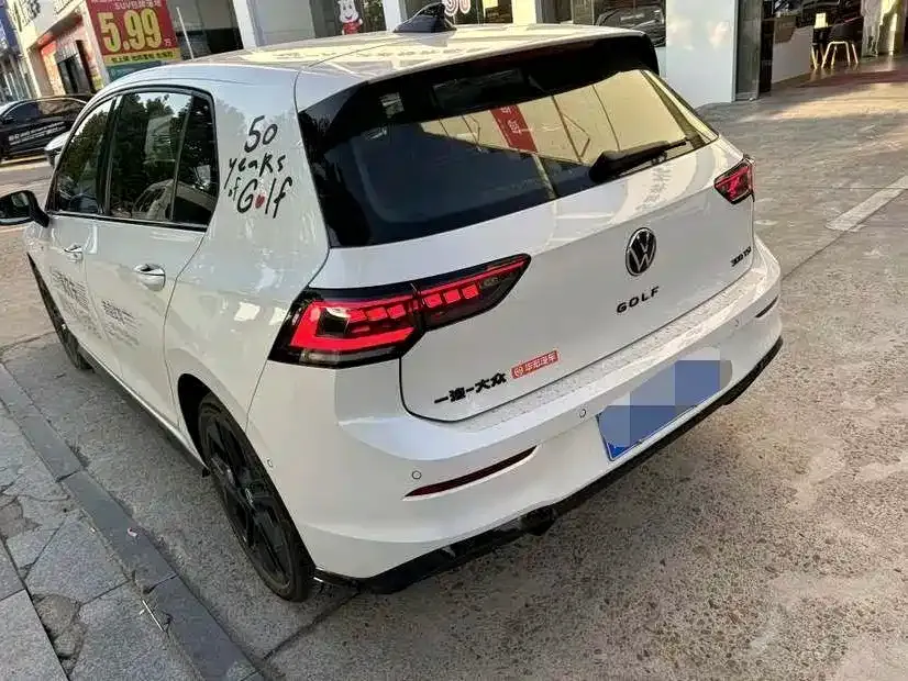 Volkswagen Golf 2024 из CN, фото 2