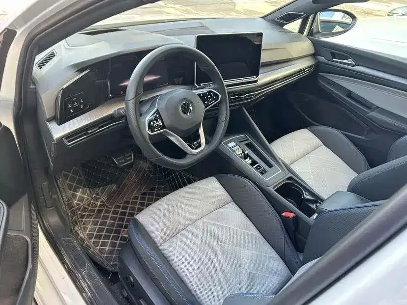 Volkswagen Golf 2024 из CN, фото 5