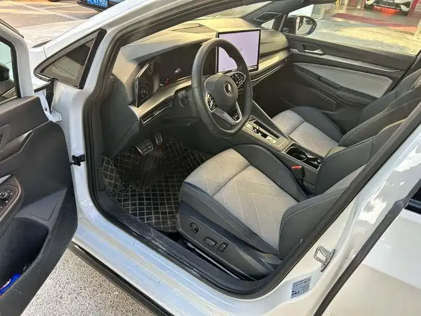 Volkswagen Golf 2024 из CN, фото 6