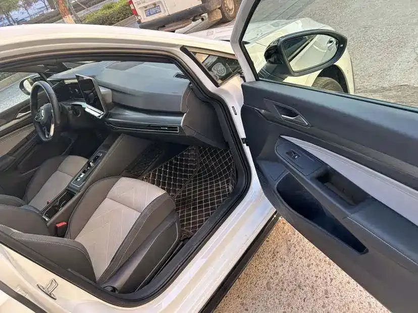Volkswagen Golf 2024 из CN, фото 4