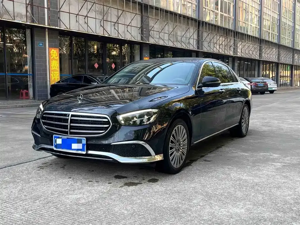 Mercedes-Benz E-Class — фото 1