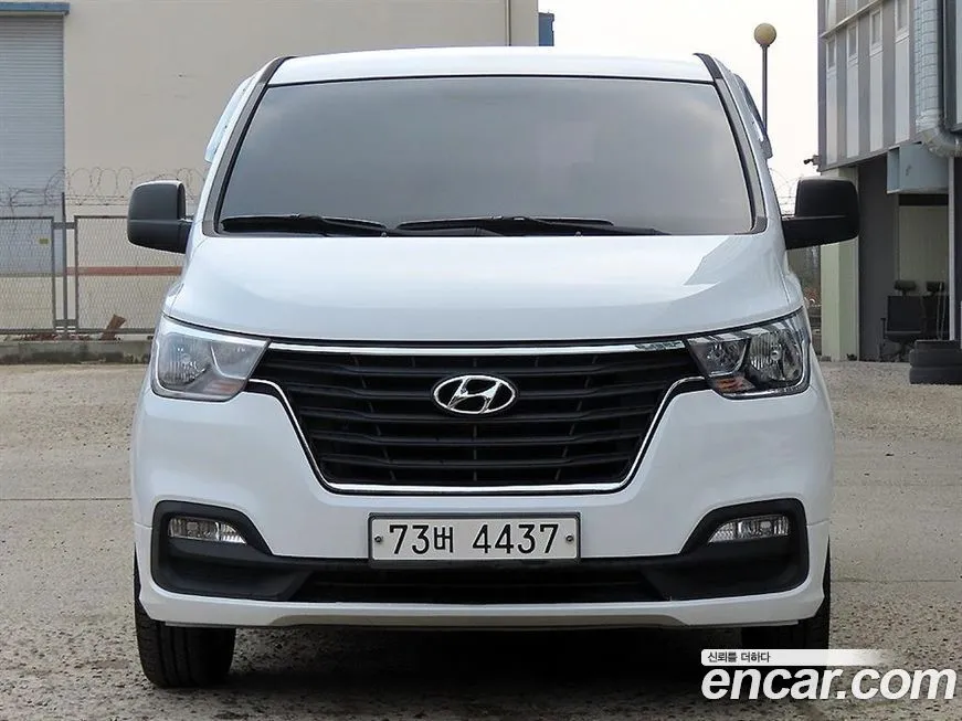 Hyundai Starex — фото 1
