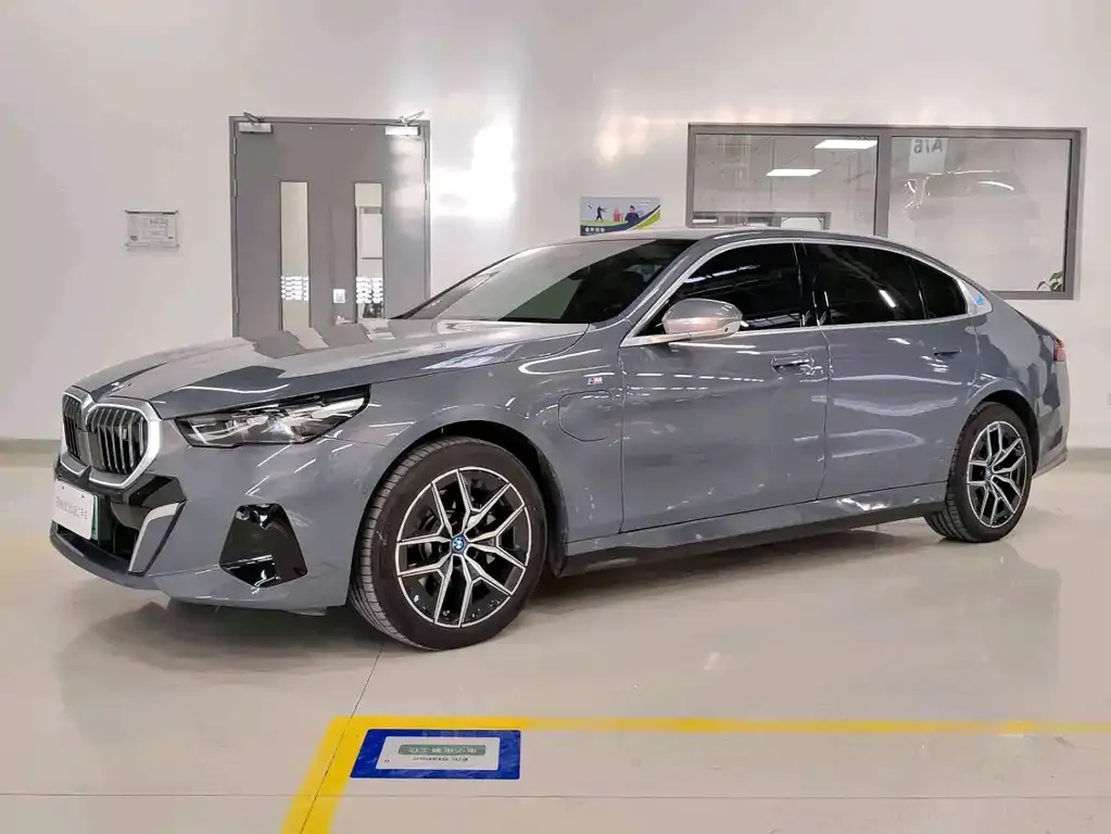 BMW i5 — фото 1