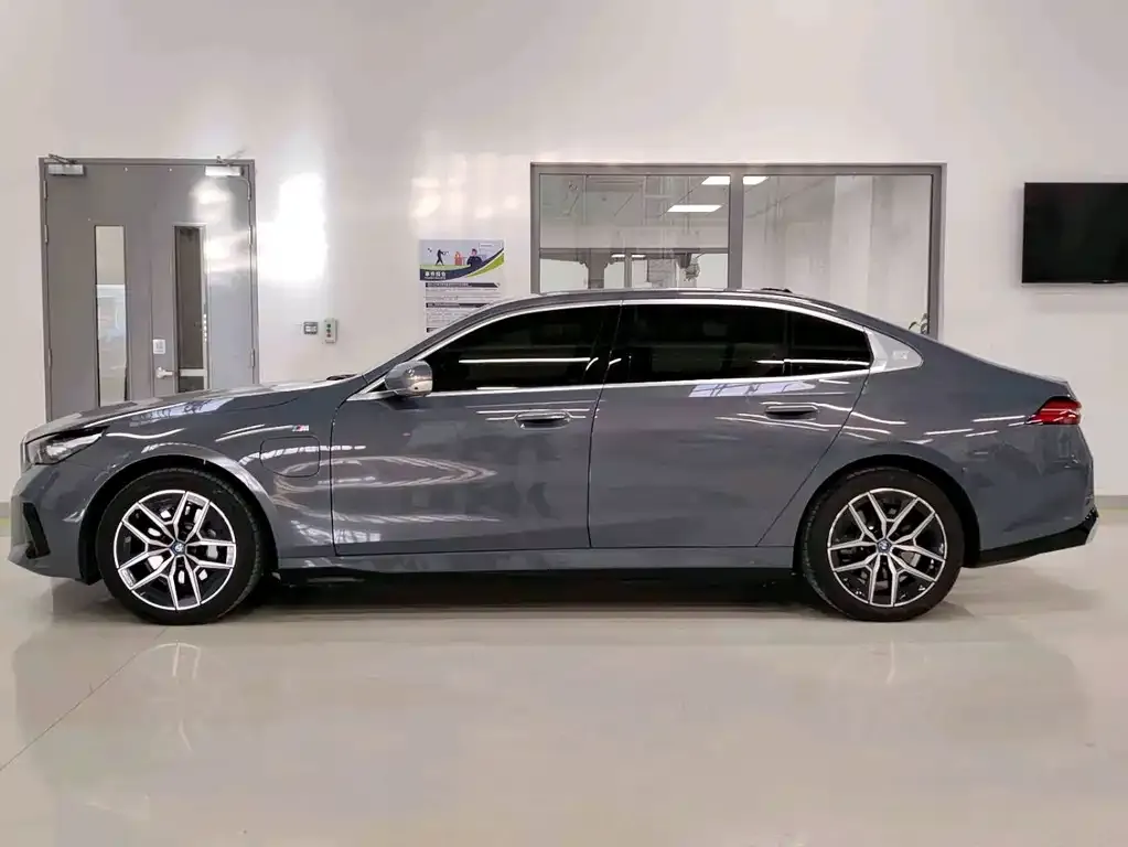 BMW i5 — фото 4