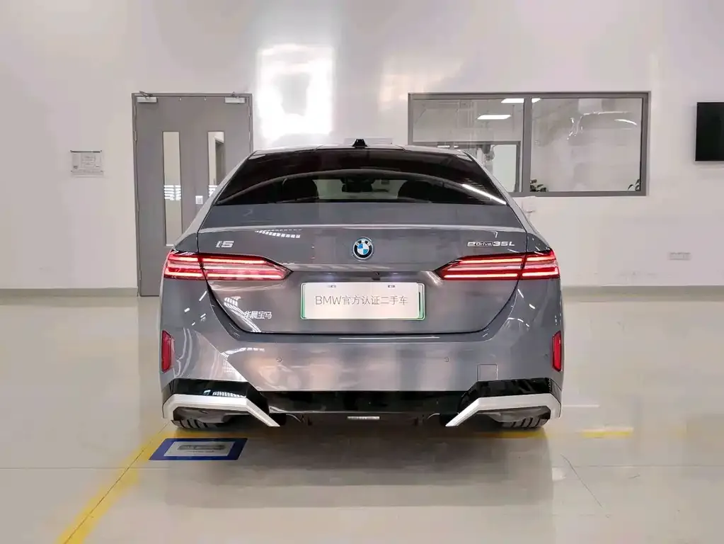 BMW i5 — фото 2