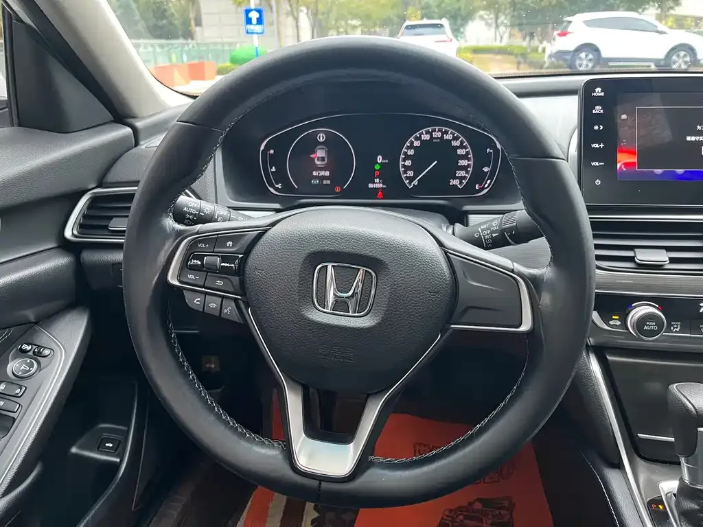 Honda Accord — фото 10