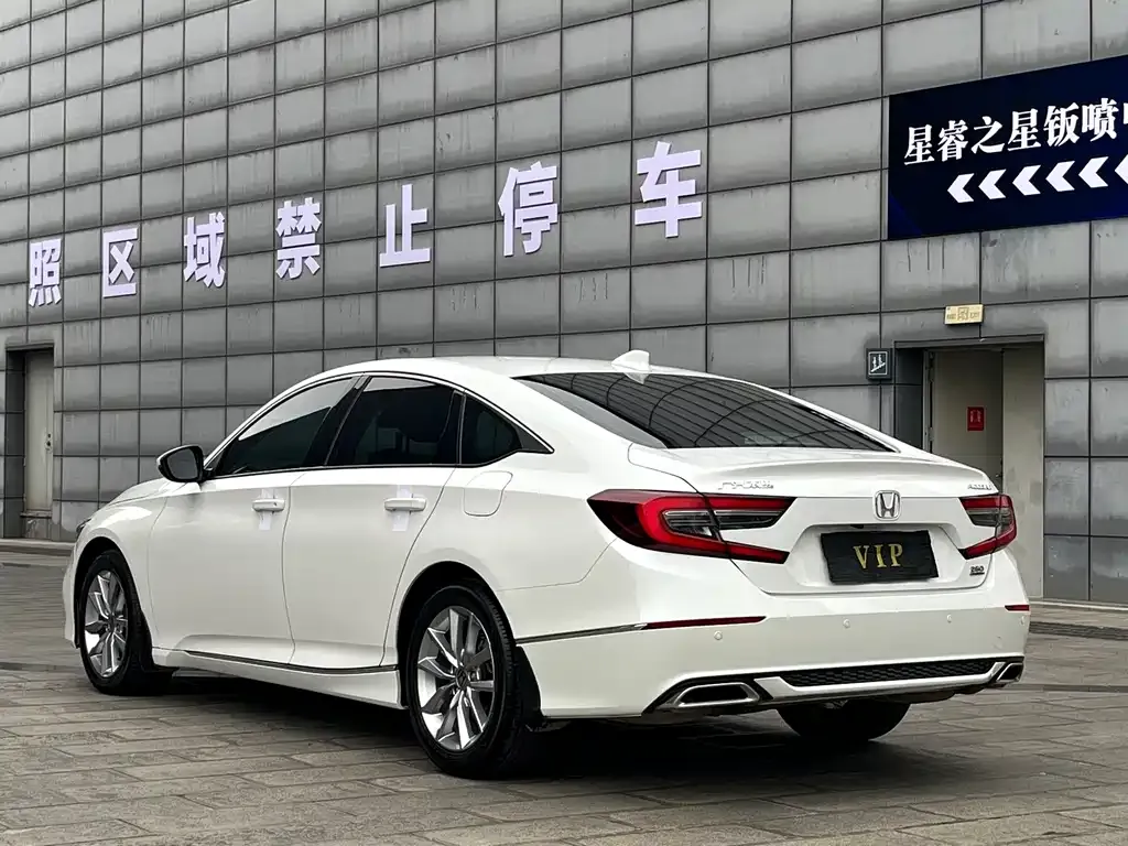 Honda Accord — фото 9
