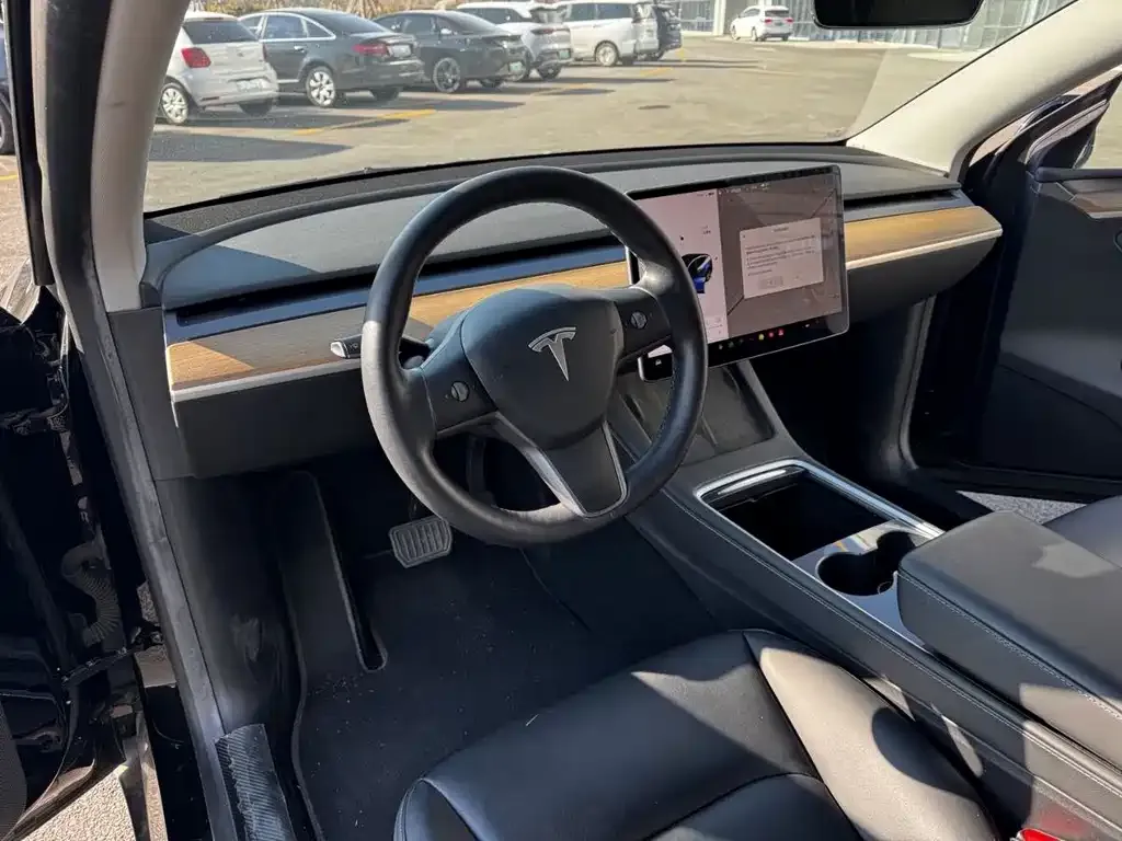 Tesla Model Y — фото 3